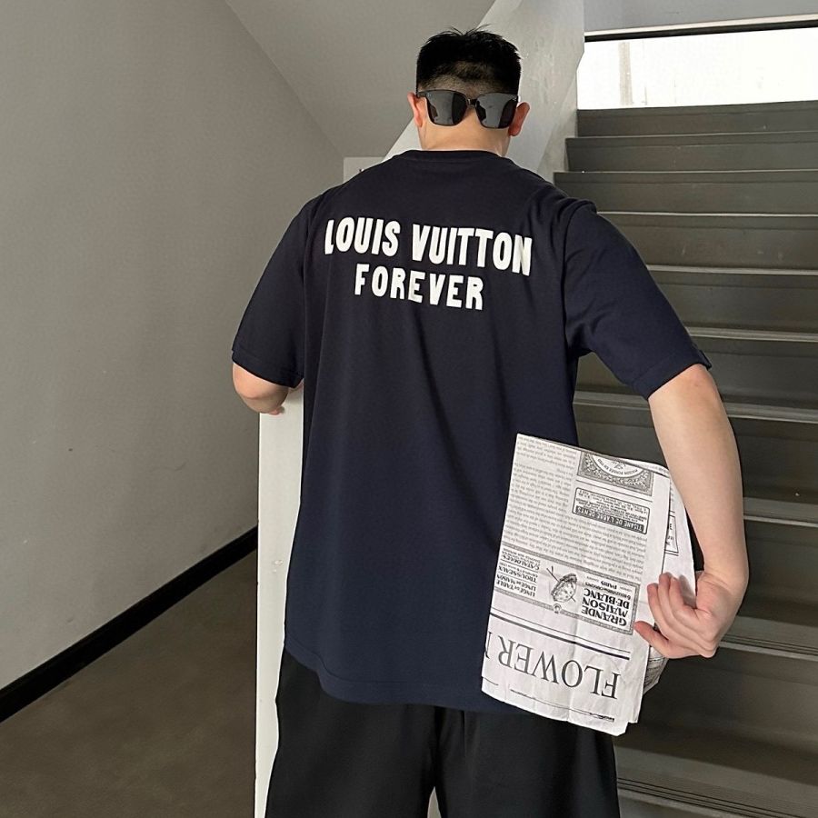 [루이비통] 인버티드 빅 브이 로고 티셔츠