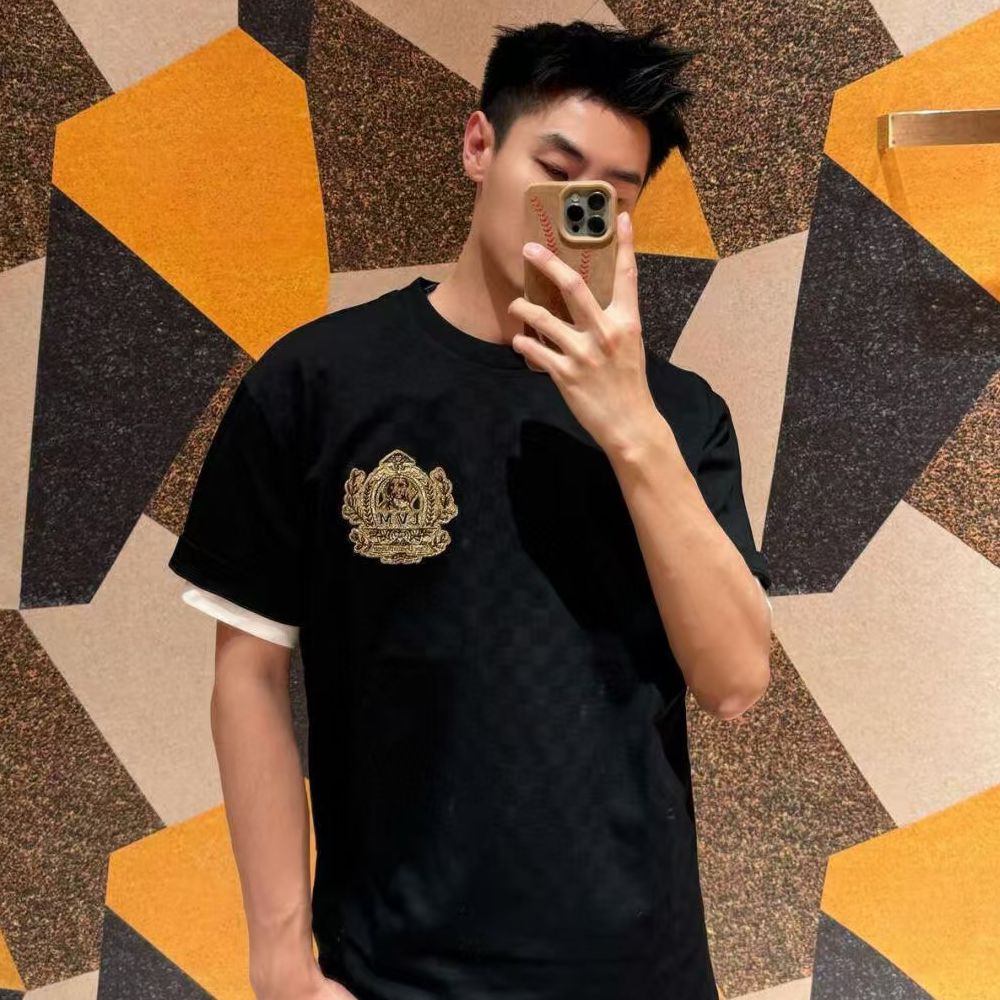 [루이비통] 패턴 배지 티셔츠