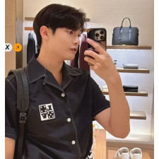 [루이비통] 포켓 로고 자수 패치 셔츠