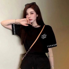 [루이비통] 소매 로고 코튼 크루넥 티셔츠