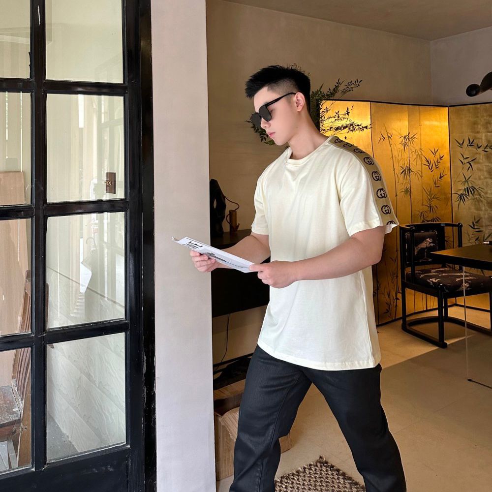 [구찌] 사이드 로고 웹 티셔츠