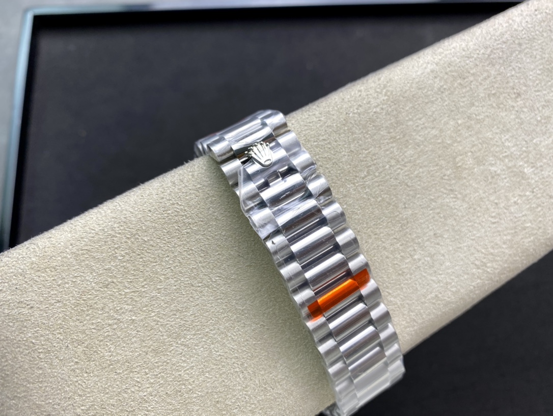 [롤렉스] 롤렉스 데이데이트 40MM 228239 프레지던트 로즈골드 로만 다크브라운 다이얼 Fluted bezel (플루티드 베젤) Rolex DayDate