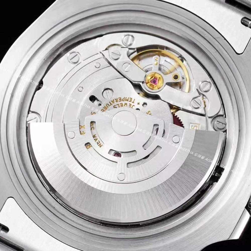 [롤렉스] Rolex 신형 서브마리너 헐크 그린그린 40/41mm Submariner Date  Mens Watch OYSTER PERPETUAL M126610LN - 롤렉스 Submariner 데이트  오이스터스틸