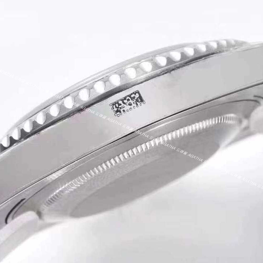 [롤렉스] Rolex 서브마리너 레인보우 헐크 썬레이 그린 40/41mm Submariner Date  Mens Watch OYSTER PERPETUAL M126610LN - 롤렉스 Submariner 데이트  오이스터스틸