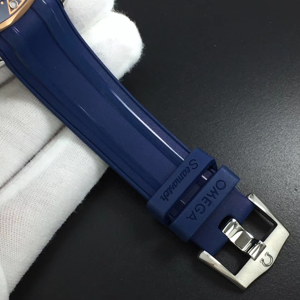 [오메가] 씨마스터 프로페셔널 다이버 코엑시얼 크로노미터 300M Seamaster Diver 300M Co‑Axial Master Chronometer Chronograph  42mm