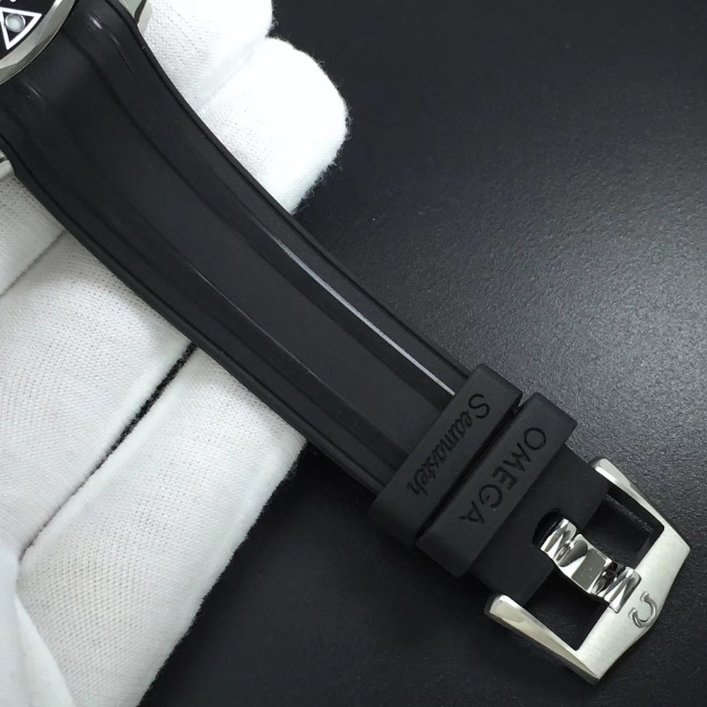 [오메가] 씨마스터 프로페셔널 다이버 코엑시얼 크로노미터 300M Seamaster Diver 300M Co‑Axial Master Chronometer Chronograph  42mm