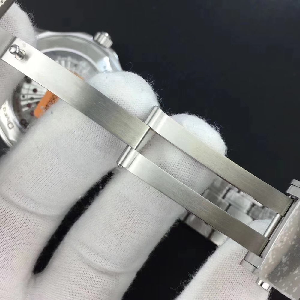 [오메가] 씨마스터 프로페셔널 다이버 코엑시얼 크로노미터 300M Seamaster Diver 300M Co‑Axial Master Chronometer Chronograph  42mm