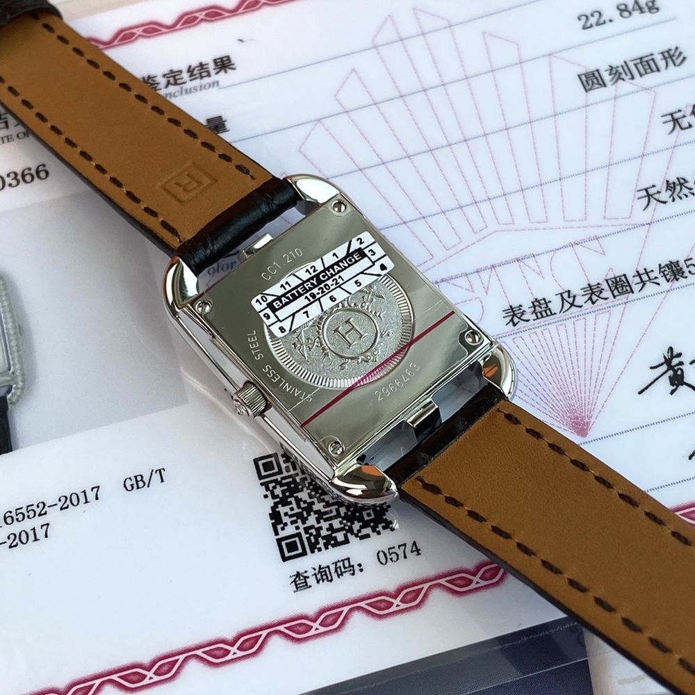 [HERMES] Hermes Cape Cod CC1.232 - 에르메스 케이프코드 23x23mm