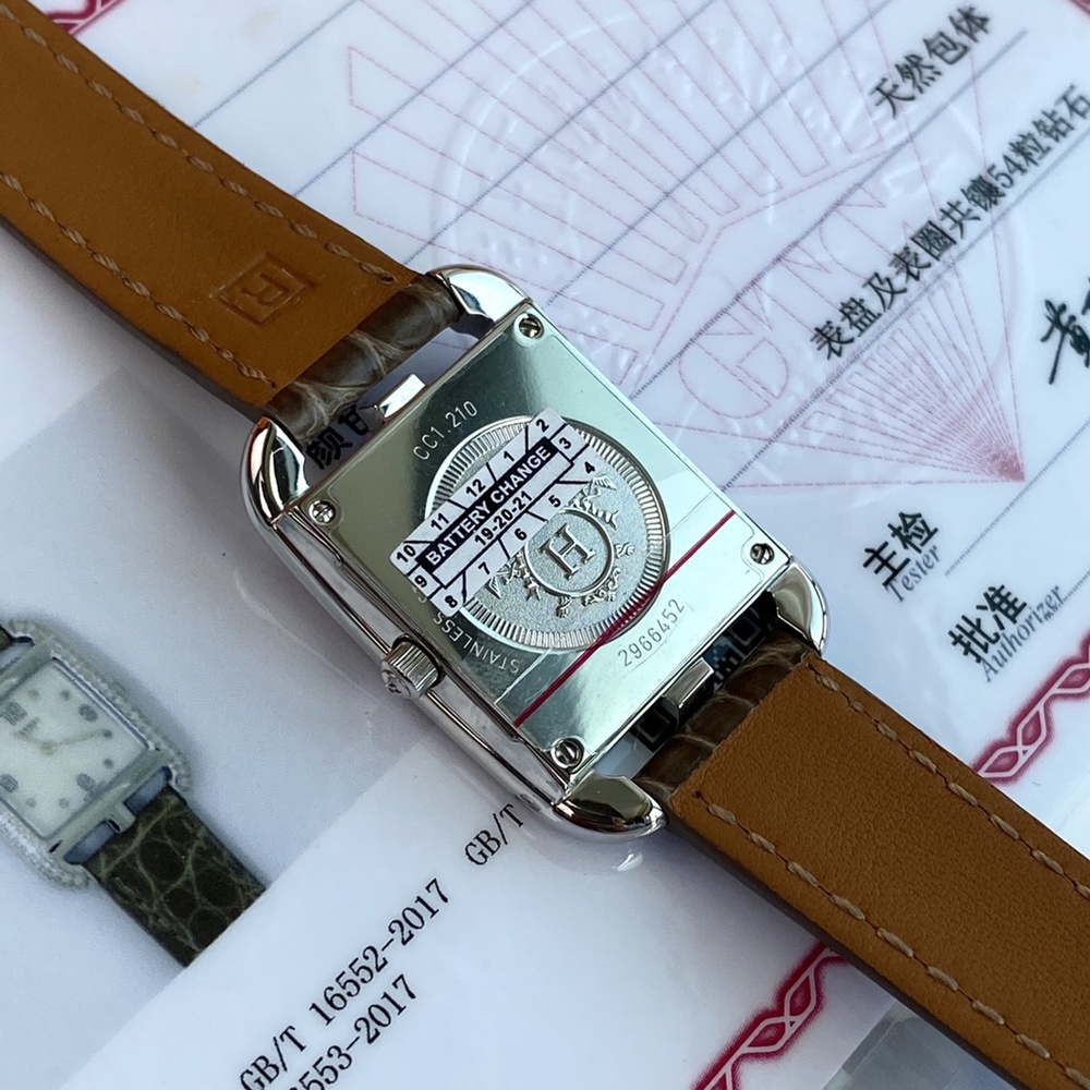 [HERMES] Hermes Cape Cod CC1.232 - 에르메스 케이프코드 23x23mm