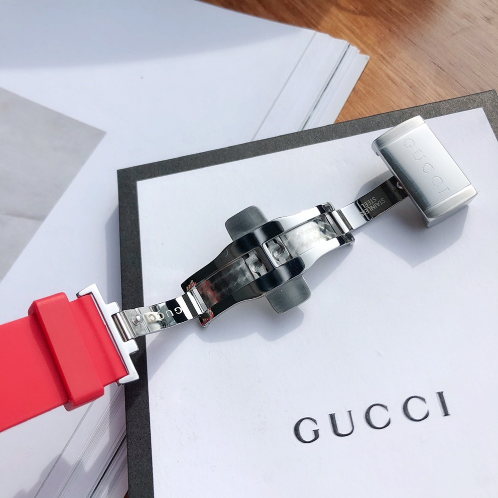 [구찌] GUCCI 다이브 워치 YA136203 쿼츠 40mm