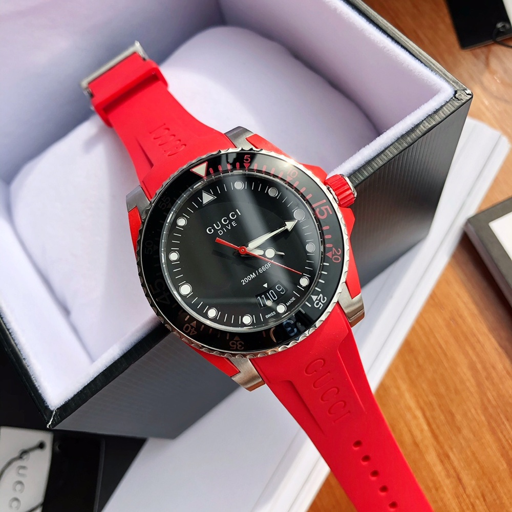 [구찌] GUCCI 다이브 워치 YA136203 쿼츠 40mm