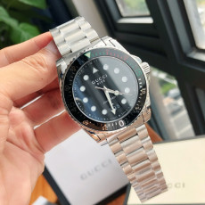 [구찌] GUCCI 다이브 워치 YA136203 쿼츠 40mm