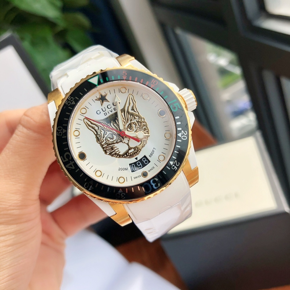 [구찌] GUCCI 다이브 워치 YA136203 쿼츠 40mm