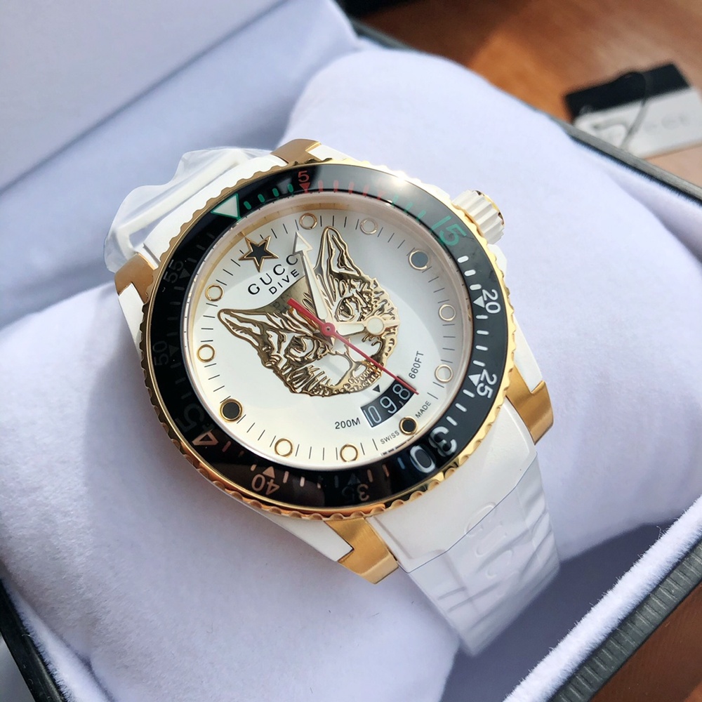 [구찌] GUCCI 다이브 워치 YA136203 쿼츠 40mm