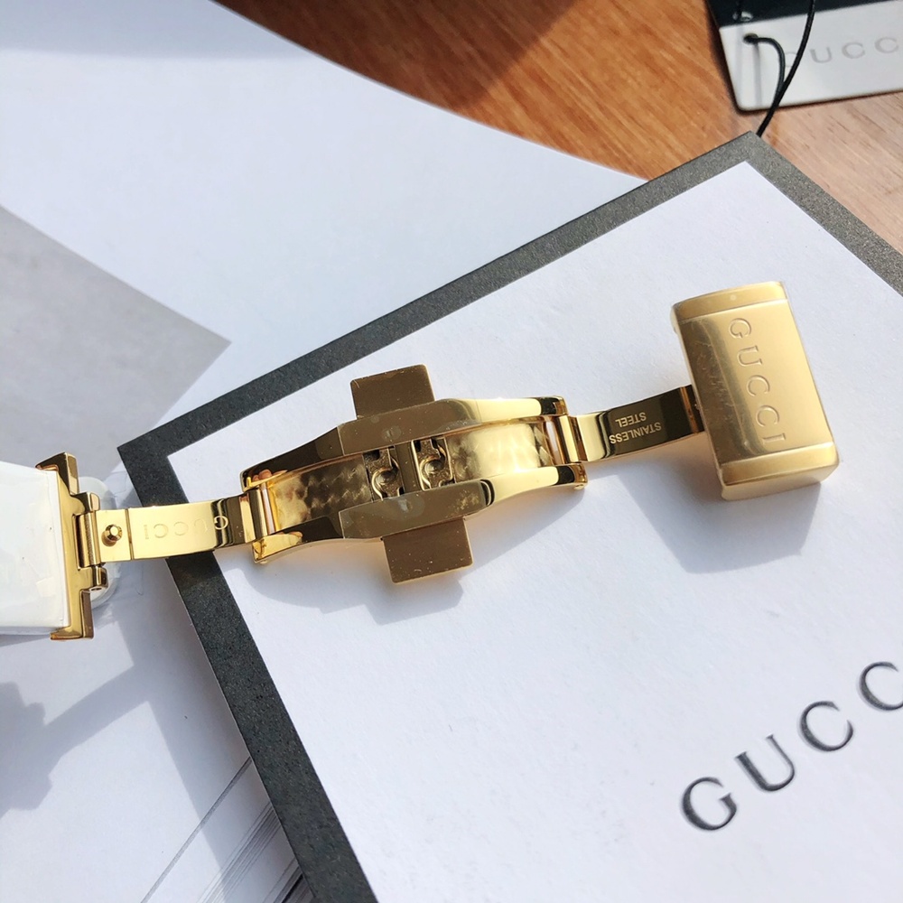 [구찌] GUCCI 다이브 워치 YA136203 쿼츠 40mm