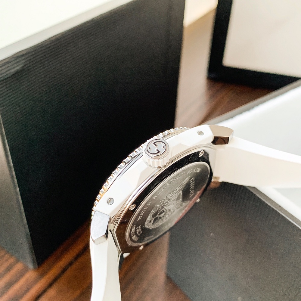 [구찌] GUCCI 다이브 워치 YA136203 쿼츠 40mm