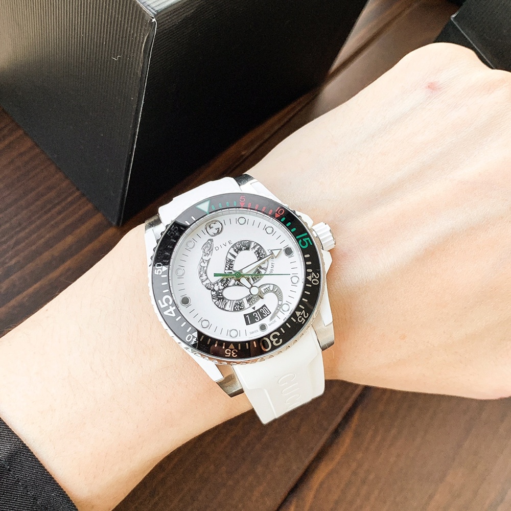 [구찌] GUCCI 다이브 워치 YA136203 쿼츠 40mm