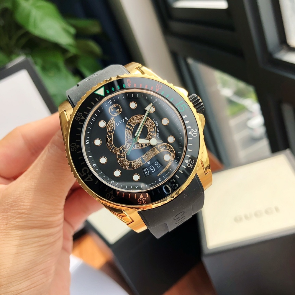 [구찌] GUCCI 다이브 워치 YA136203 쿼츠 40mm