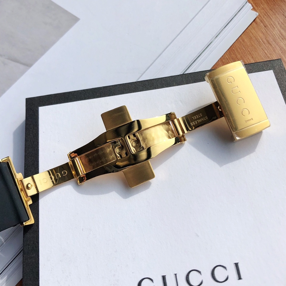 [구찌] GUCCI 다이브 워치 YA136203 쿼츠 40mm