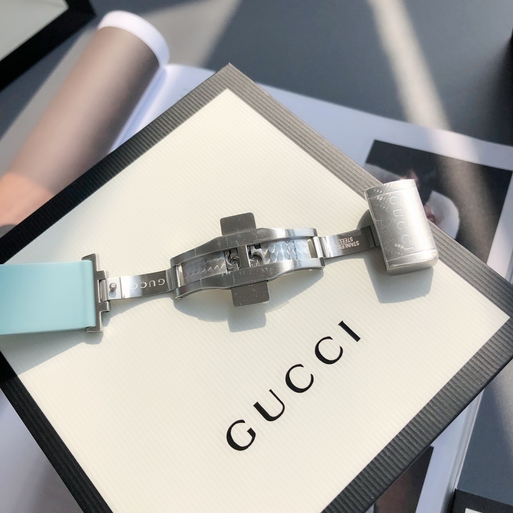 [구찌] GUCCI 다이브 워치 YA136219 우레탄 시스루 오토메틱 45mm
