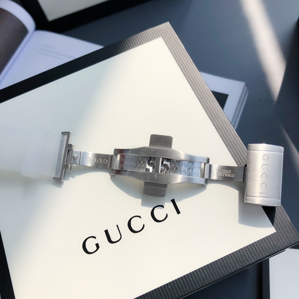 [구찌] GUCCI 다이브 워치 YA136219 우레탄 시스루 오토메틱 45mm
