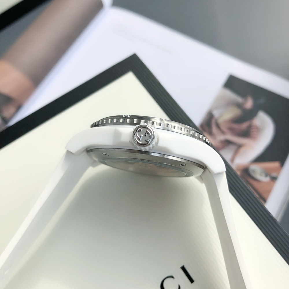 [구찌] GUCCI 다이브 워치 YA136219 우레탄 시스루 오토메틱 45mm