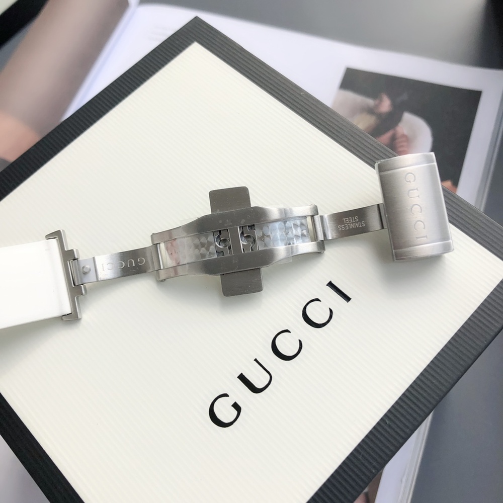 [구찌] GUCCI 다이브 워치 YA136219 우레탄 시스루 오토메틱 45mm