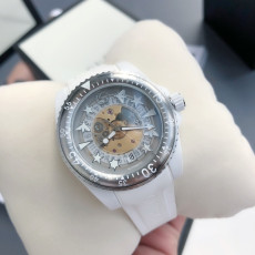 [구찌] GUCCI 다이브 워치 YA136219 우레탄 시스루 오토메틱 45mm
