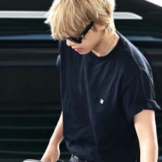 [셀린느] 트리옹프 자수 베이직 티셔츠