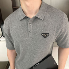 [프라다] PRADA 트라이앵글 탭 폴로 티셔츠