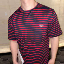 [프라다] PRADA 스트라이프 포켓 로고 티셔츠