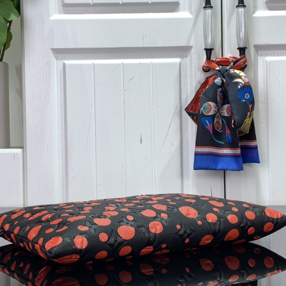 [루이비통] Louis Vuitton Pochette To Go - 포쉐트 투 고 30 x 21.5 x 1cm