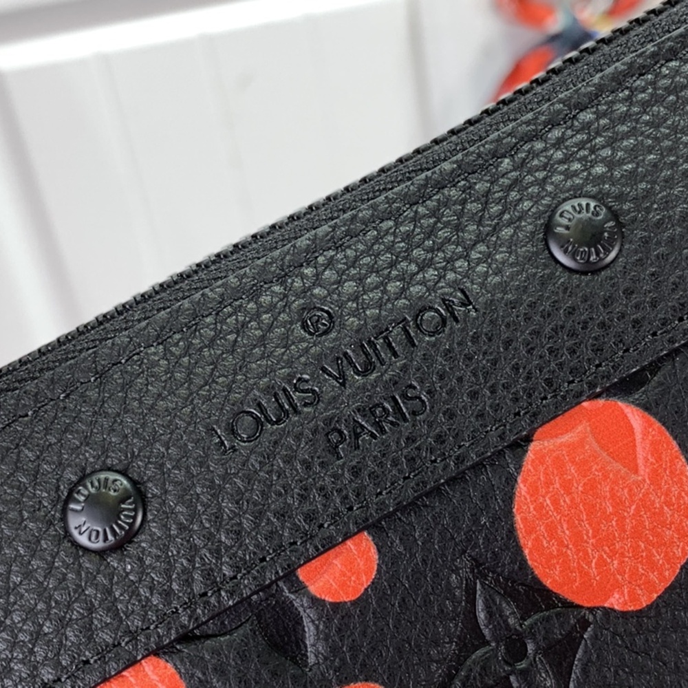 [루이비통] Louis Vuitton Pochette To Go - 포쉐트 투 고 30 x 21.5 x 1cm