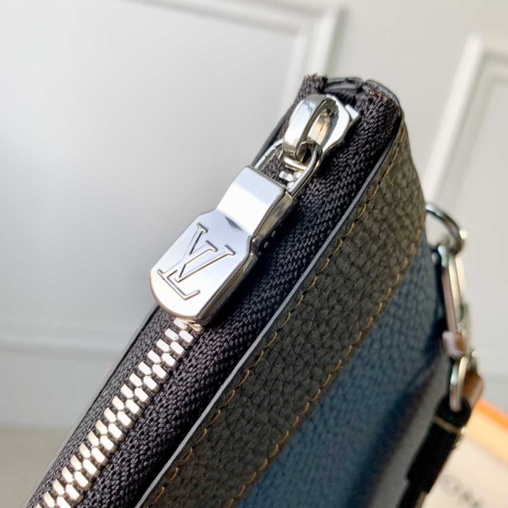[루이비통] Louis Vuitton Pochette To Go - 포쉐트 투 고 30 x 21.5 x 1cm