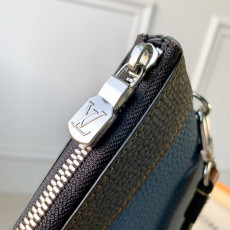[루이비통] Louis Vuitton Pochette To Go - 포쉐트 투 고 30 x 21.5 x 1cm
