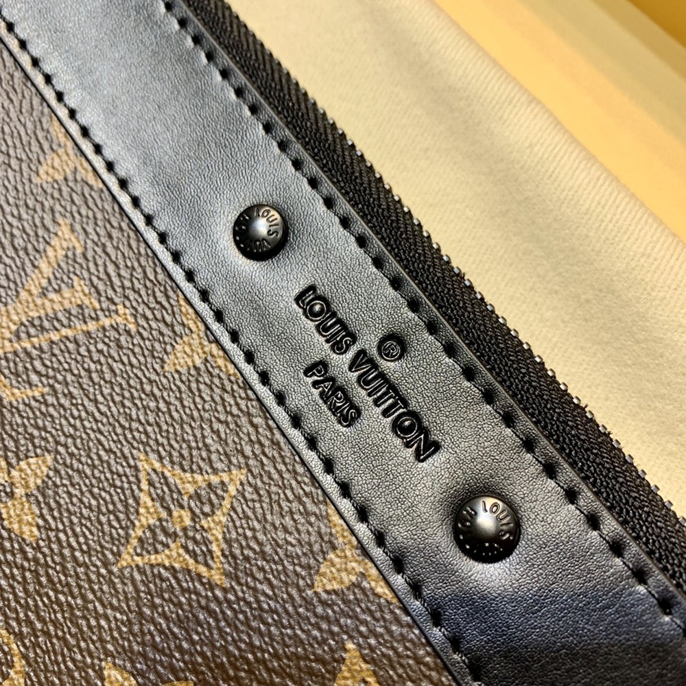 [루이비통] Louis Vuitton Pochette To Go - 포쉐트 투 고 30 x 21.5 x 1cm