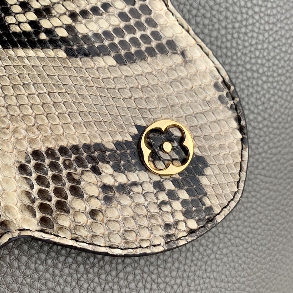 [루이비통] Louis Vuitton - 루이비통 capucines 카퓌신 탑핸들 MM (Medium) PM (Petit Medium) 카푸신 BB (Bebe)