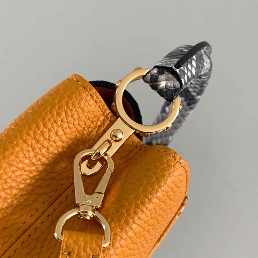 [루이비통] Louis Vuitton - 루이비통 capucines 카퓌신 탑핸들 MM (Medium) PM (Petit Medium) 카푸신 BB (Bebe)