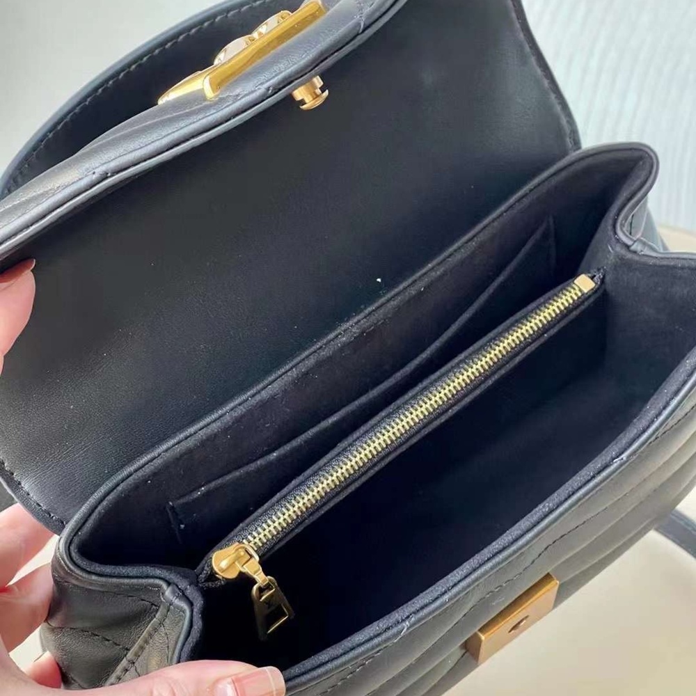 [루이비통] Louis Vuitton Hold Me TOP HANDLE CROSS BAG M21797 - 루이비통 홀드미 탑핸들 크로스백  23 x 15 x 10cm / 28cm