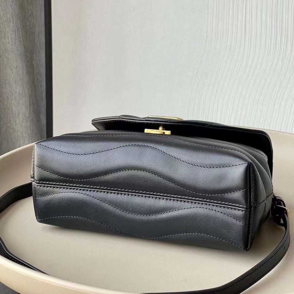 [루이비통] Louis Vuitton Hold Me TOP HANDLE CROSS BAG M21797 - 루이비통 홀드미 탑핸들 크로스백  23 x 15 x 10cm / 28cm
