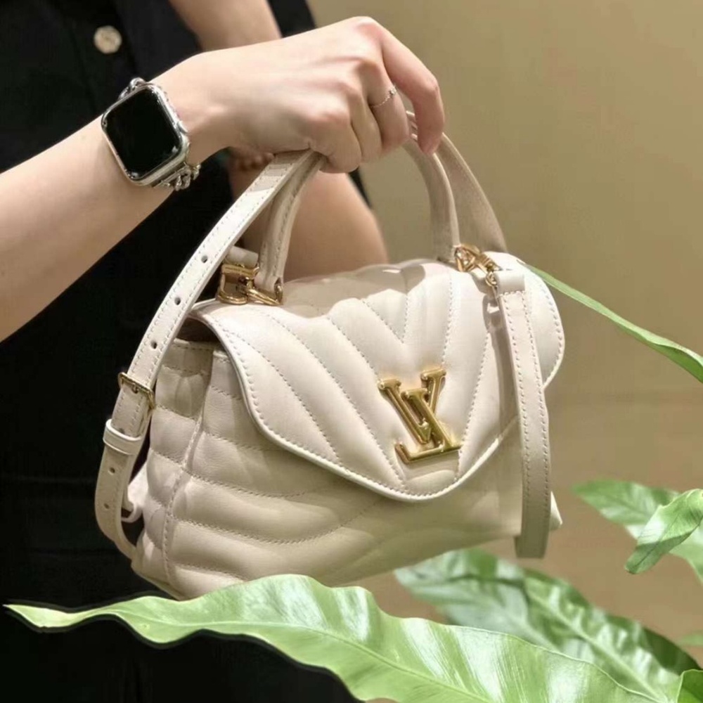 [루이비통] Louis Vuitton Hold Me TOP HANDLE CROSS BAG M21797 - 루이비통 홀드미 탑핸들 크로스백  23 x 15 x 10cm / 28cm
