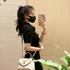 [루이비통] Louis Vuitton Hold Me TOP HANDLE CROSS BAG M21797 - 루이비통 홀드미 탑핸들 크로스백  23 x 15 x 10cm / 28cm