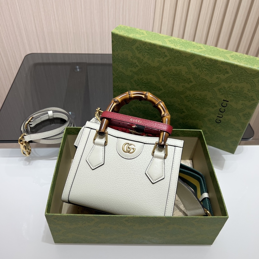 [GUCCI]  구찌 다이애나 미니 토트백 702732 Diana Mini Tote Bag 20 x 16 x 10 cm