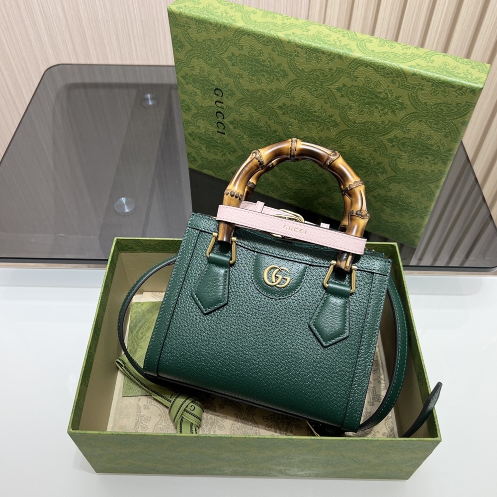 [GUCCI]  구찌 다이애나 미니 토트백 702732 Diana Mini Tote Bag 20 x 16 x 10 cm