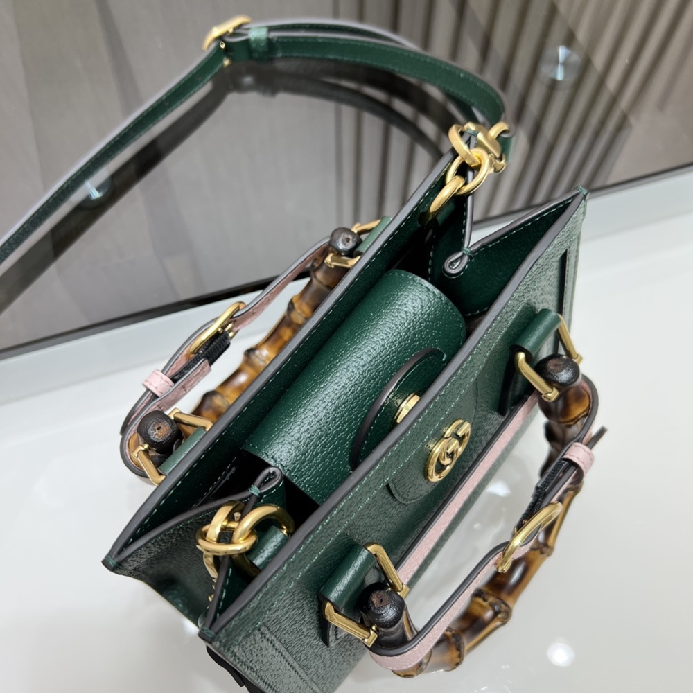 [GUCCI]  구찌 다이애나 미니 토트백 702732 Diana Mini Tote Bag 20 x 16 x 10 cm