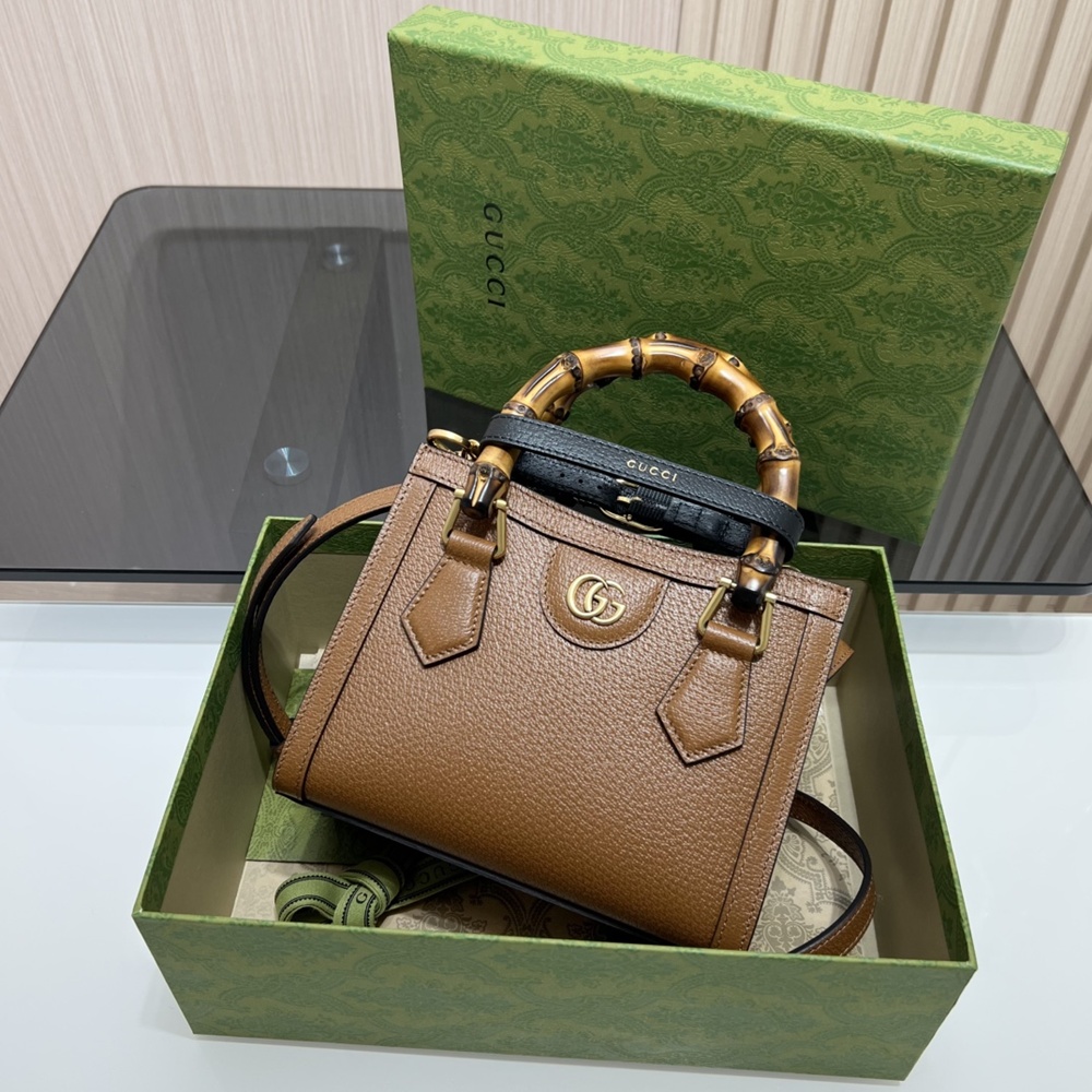 [GUCCI]  구찌 다이애나 미니 토트백 702732 Diana Mini Tote Bag 20 x 16 x 10 cm