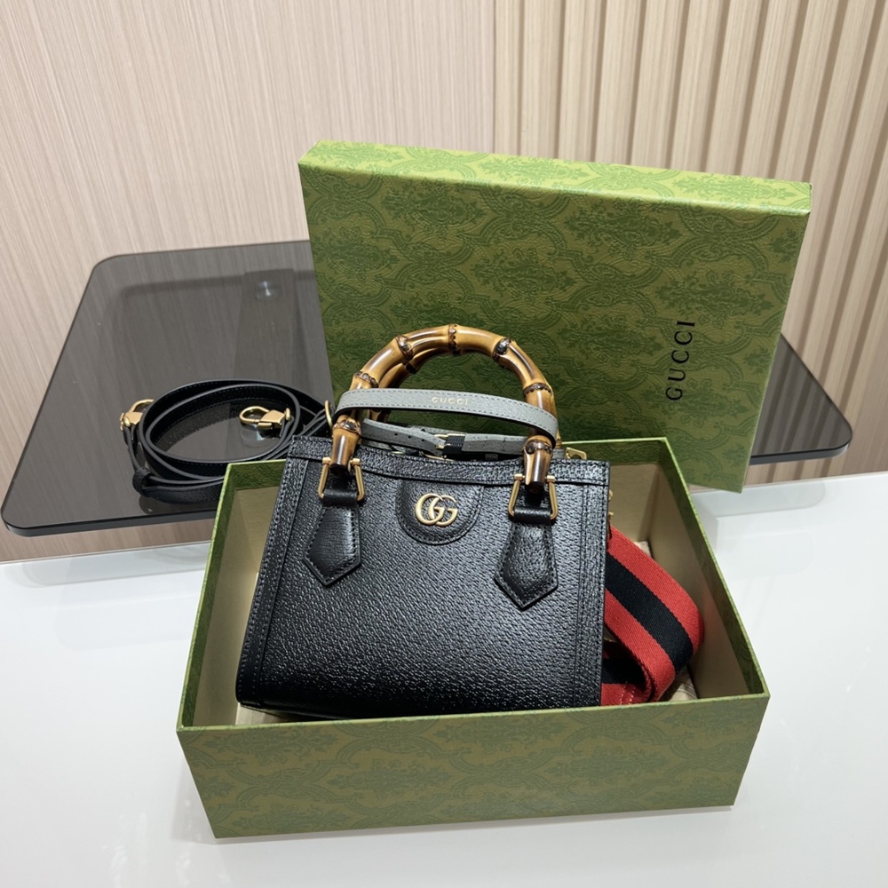 [GUCCI]  구찌 다이애나 미니 토트백 702732 Diana Mini Tote Bag 20 x 16 x 10 cm