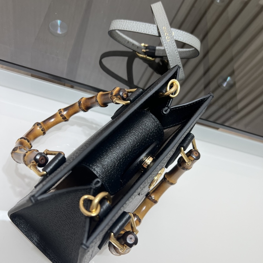 [GUCCI]  구찌 다이애나 미니 토트백 702732 Diana Mini Tote Bag 20 x 16 x 10 cm