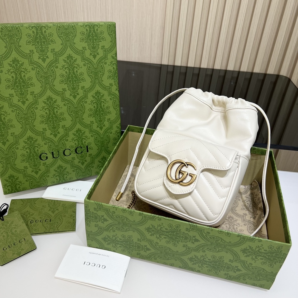 [GUCCI] 구찌 GG 마몽 마틀라세 미니 버킷백 746433 가로 15cm, 세로 21.5cm, 폭 7cm