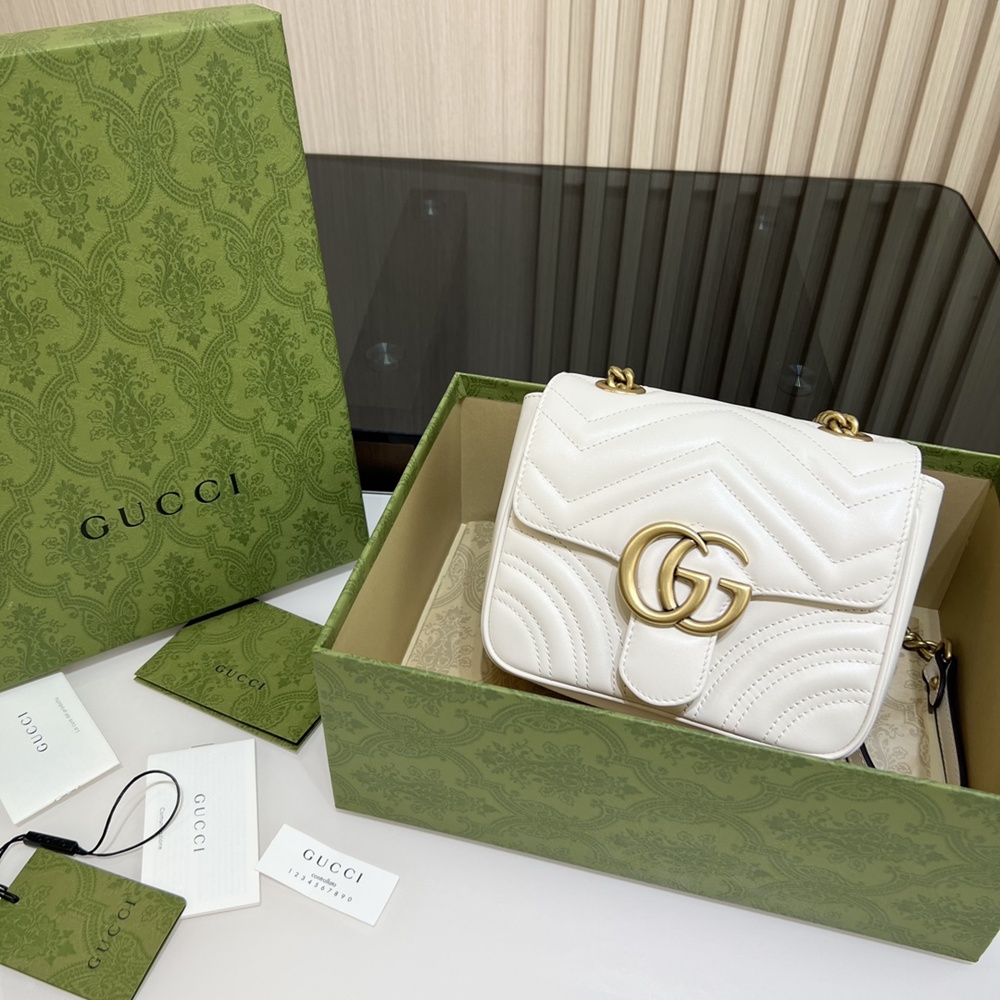 [GUCCI] 구찌 GG 마몽 마틀라세 미니 토트백 ‎가로 18cm 세로 15cm 폭 8cm
